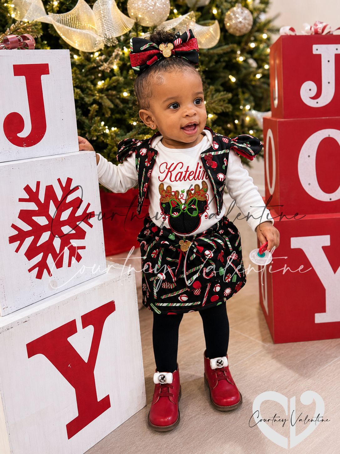 Ensemble de T‑Shirt brodé personnalisé et gilet de Noël sur mesure avec une jupe droite et un nœud de cheveux assorti